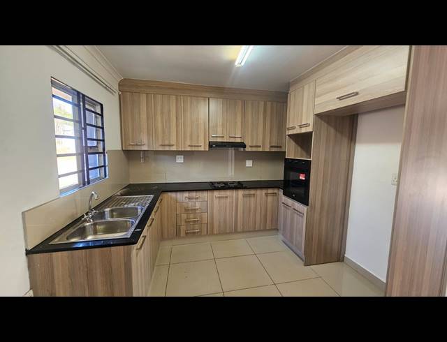 2 BEDROOM APARTMENT BLOCK TO LET IN PANORAMA